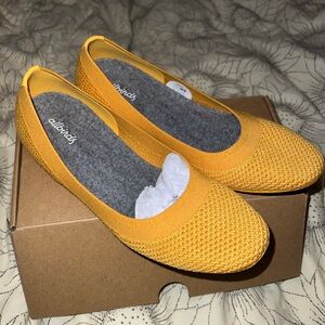 Allbirds thrive yellow flats